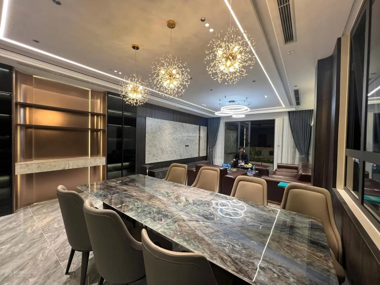 Nguyễn Văn Cừ 100m2, 8 tầng thang máy MT 5m ô tô 7 chỗ vào nhà ngõ thông cách mặt phố 15m