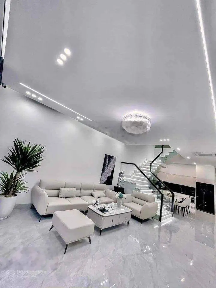 Bán gấp nhà ngay chợ Bình Chánh đang cho thuê 7,5tr/th - DT 80m2 - SHR