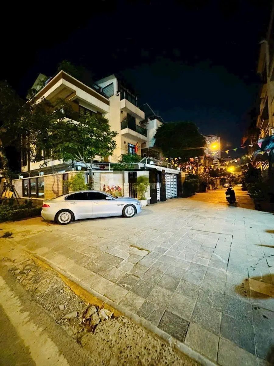 Biệt thự văn phú hà đông 230m x 4 tầng ,lô góc, 3 mặt thoáng, sát đường văn khê, thang máy