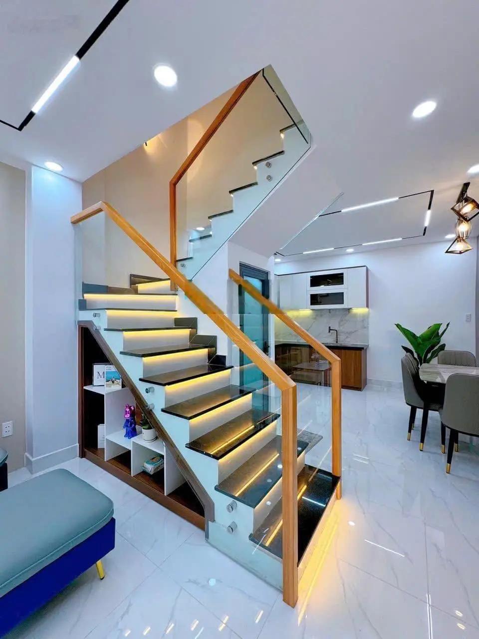 Chủ nhà xuất ngoại cần bán gấp căn ở Phan Văn Trị-BT. DT 37m2, GIÁ 2TỶ368 cho thuê 12tr/th sổ riêng