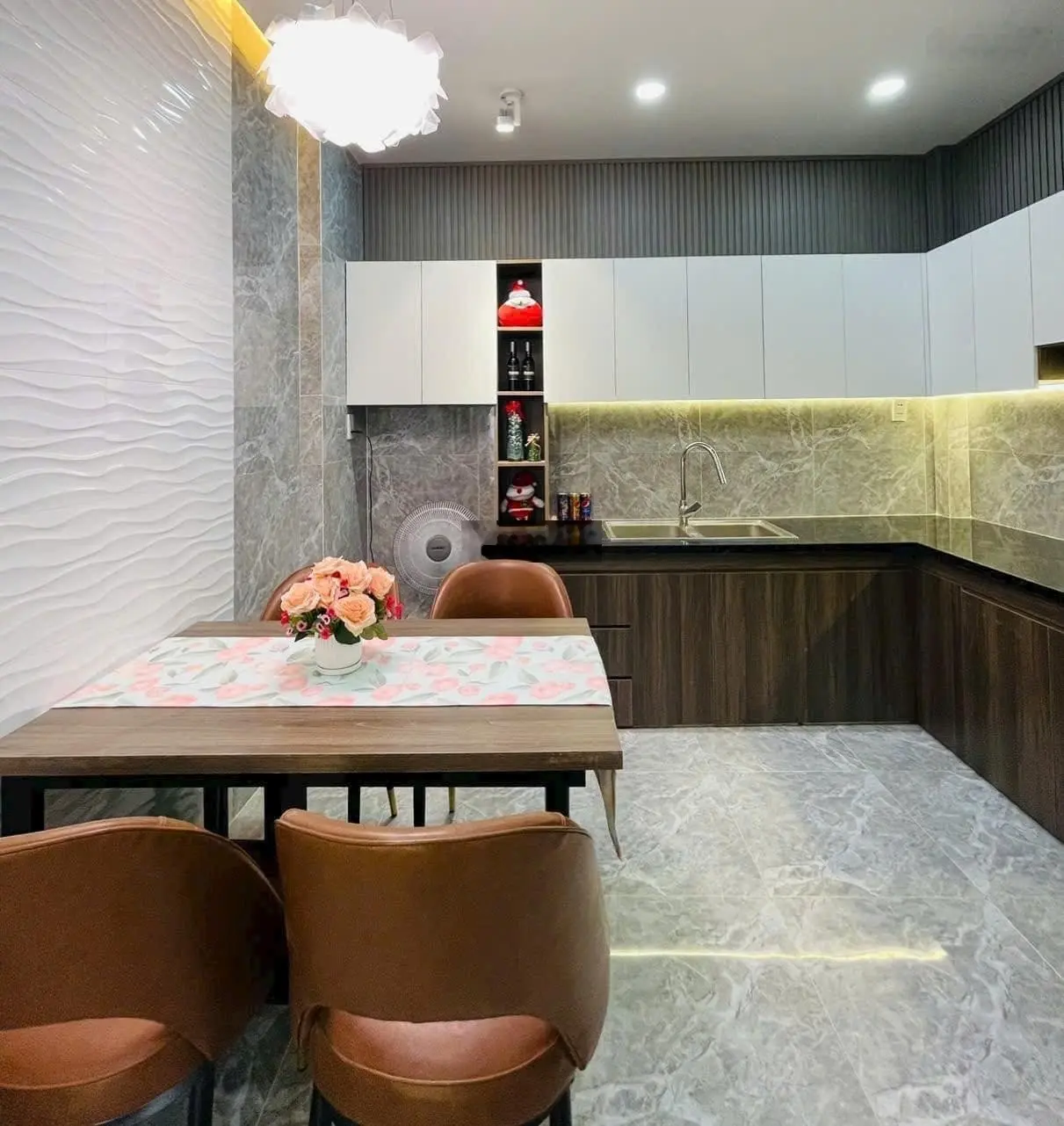 Về quê nên cần bán nhà HXH đường Nguyễn Đình Chiểu, Q3 - Giá 6,2 tỷ / 56m2 (4x14)m. 1 trệt 1 lầu