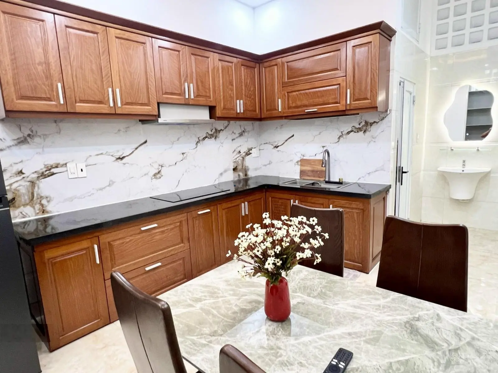 Nhà đẹp trung tâm Đà Nẵng 3 tầng ô tô vào đậu trước nhà. Nội thất vip. Chỉ hơn 4 tỷ