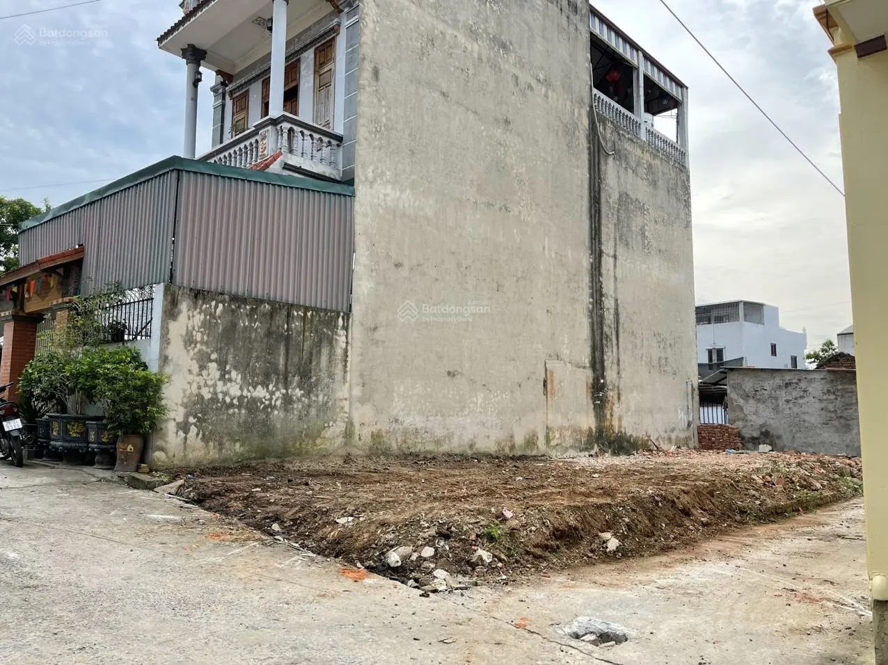 Bán lô đất căn góc, nhà 2 mặt tiền - đường ô tô đi thoải mái - full thổ cư chỉ còn 3 tỷ