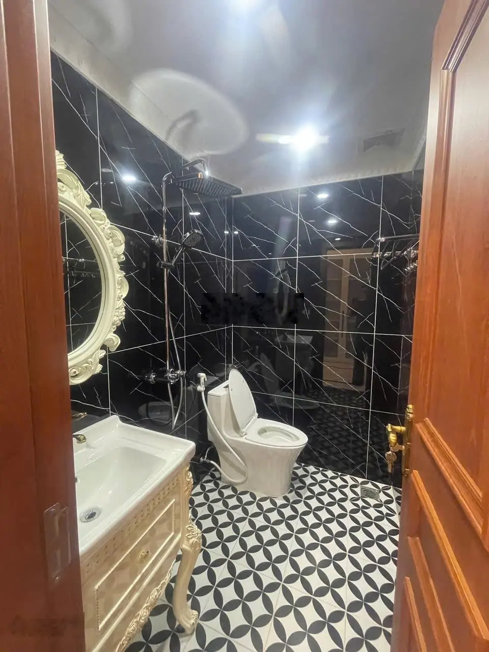 Bán nhà Thạch Bàn 86m2 x 6 tầng, thang máy x 5m mặt tiền đường thông ô tô tránh, kinh doanh