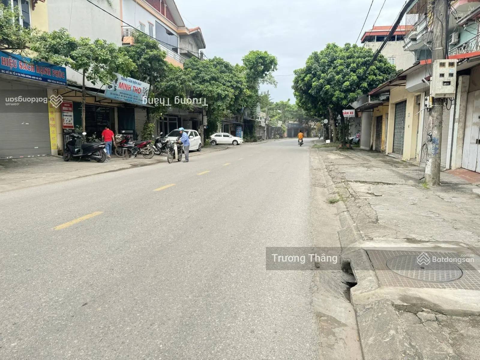 Mặt phố đường rộng vỉa hè thênh thang kinh doanh sầm uất - mặt đường sau oto tránh - nhà 3 tầng cũ