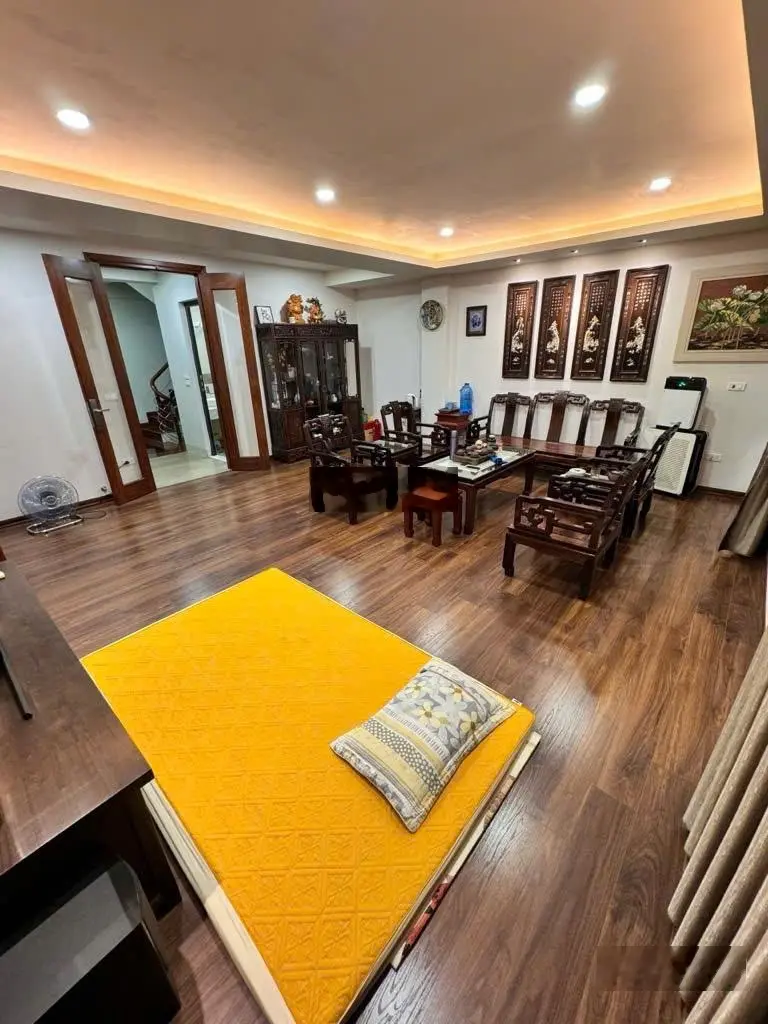 **CỰC HIẾM** Nhà phố Hào Nam -Ô TÔ -THANG MÁY -7 TẦNG-Dân xây kiên cố nội thất xịn-dòng tiền khủng