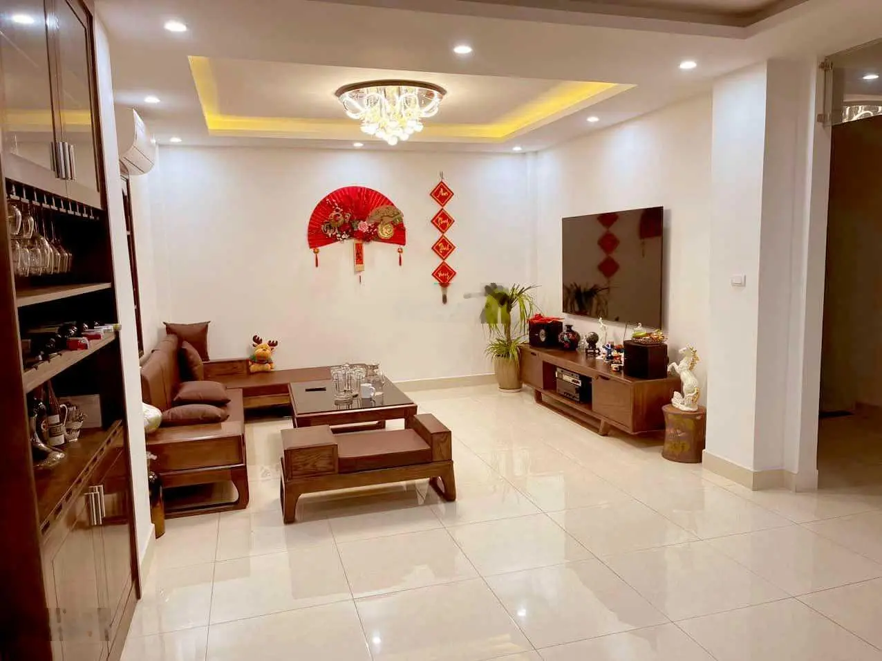 Chính chủ nhờ bán lô góc Hoàng Cầu - TT Đống Đa, oto vào nhà, 2 thoáng, 59m2 x 5 tầng. Giá 12.5 tỷ