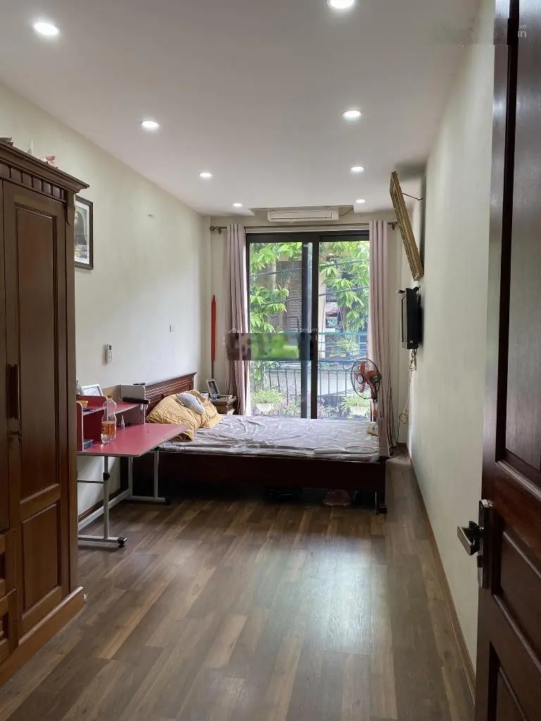Bán nhà phân lô - trước nhà sân rộng cực thoáng - trung tâm hai bà