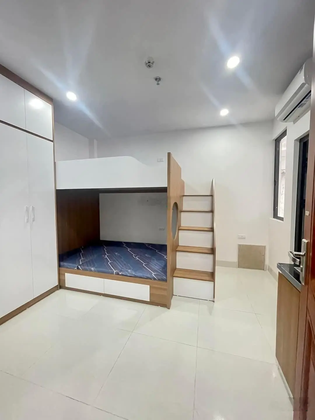 Bán CHCC mini Nguyễn Đức Cảnh, HM, mặt ngõ, 7 tầng, thang máy, 18 phòng full nội thất DT 100tr/th