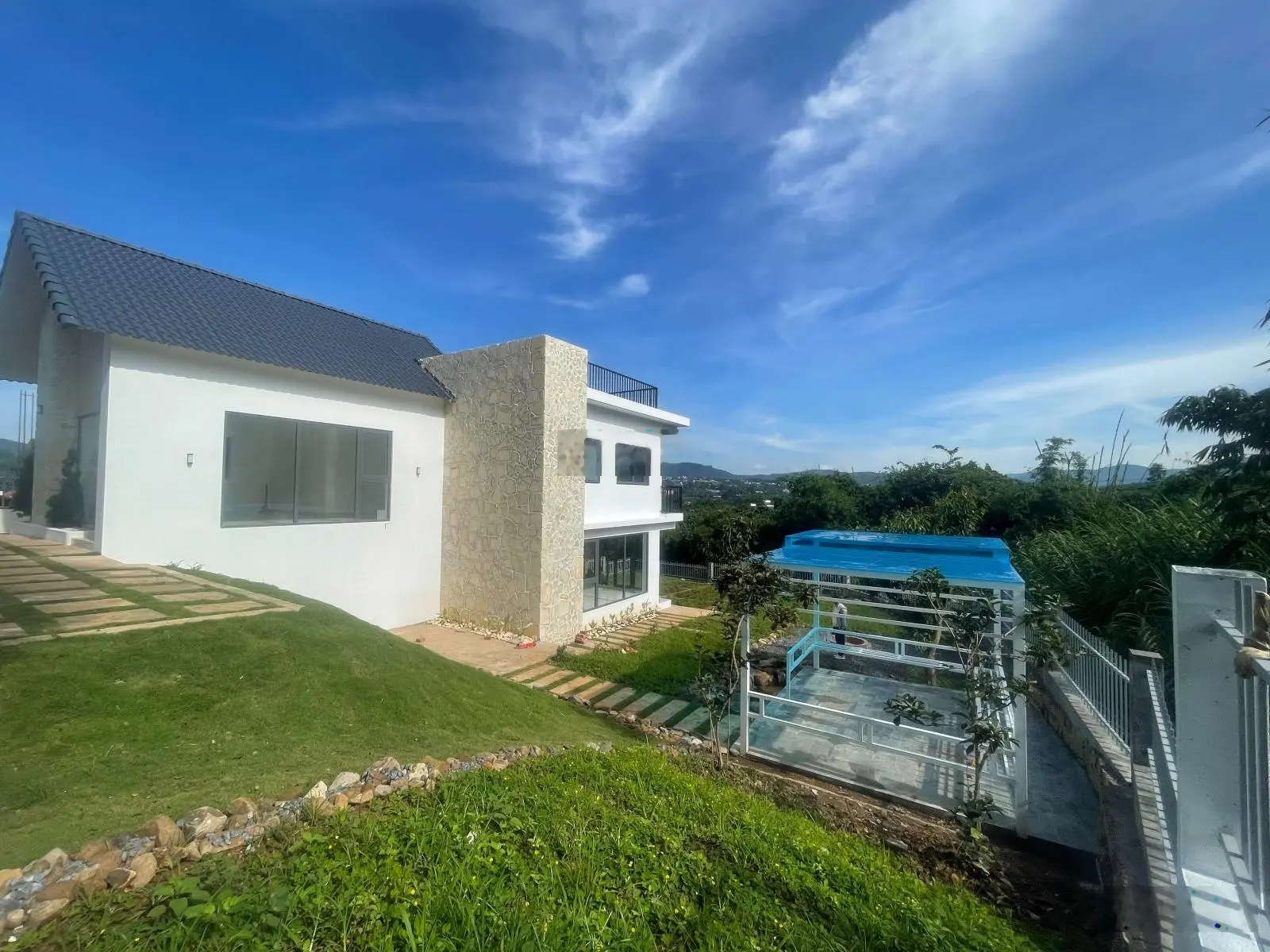 HOT HOT ! căn villa một trệt một lầu, sân thượng view đẹp giá tốt diện Tích gần 500m ven đà Lạt