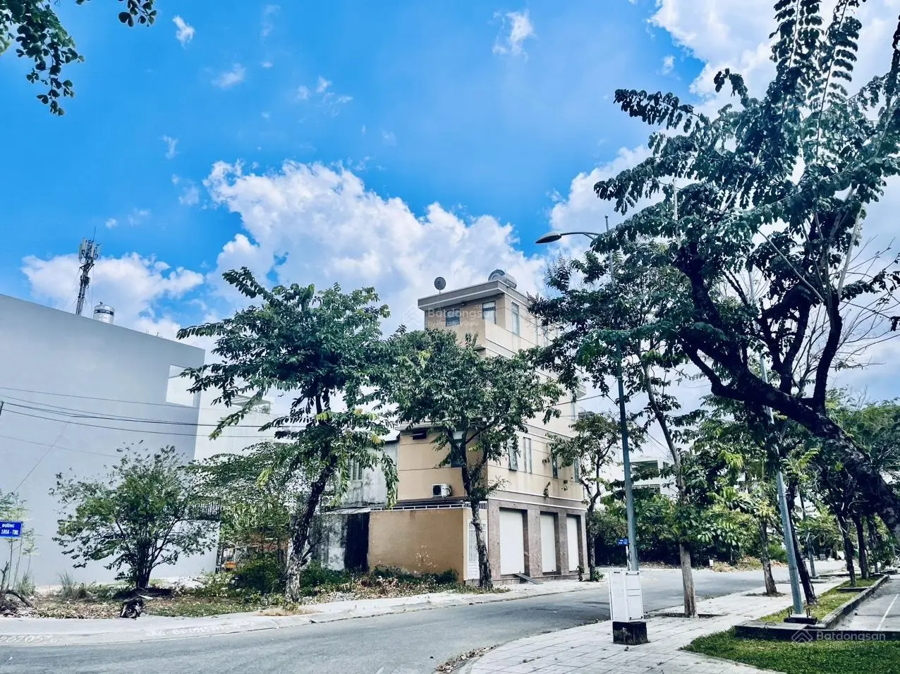 Bán đất giá cực chất gần đường Đồng Văn Cống, quận 2, giá2tỷ650 DT 100m2. Sổ sẵn