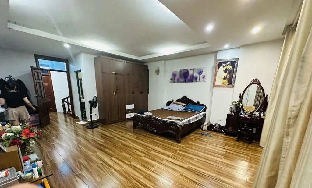 SIÊU PHẨM Nhà Phố Hoa Lâm, kinh doanh, 2 thoáng, vỉa hè Nhà đẹp tặng toàn bộ nội thất sịn