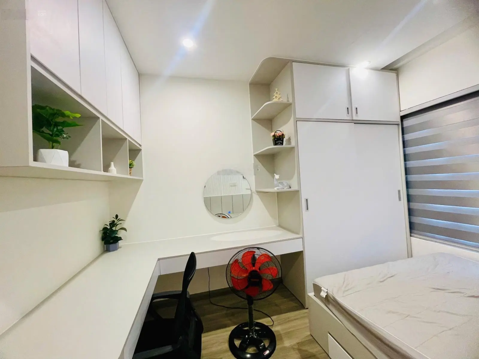 Chỉ 2tỷ85 căn 2 phòng ngủ full nội thất Beverly Solari Vinhomes Quận 9
