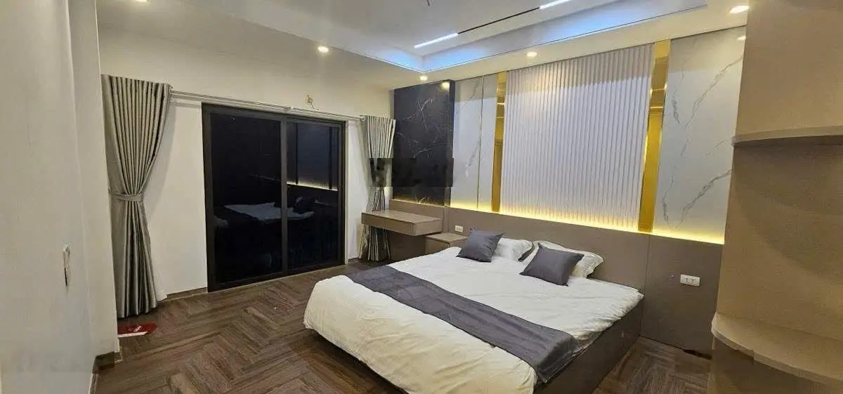 Nhà đẹp mới tinh 5 tầng Thang Máy trung tâm Quận Thanh Xuân, dt 33m x5t giá 7 98 tỷ