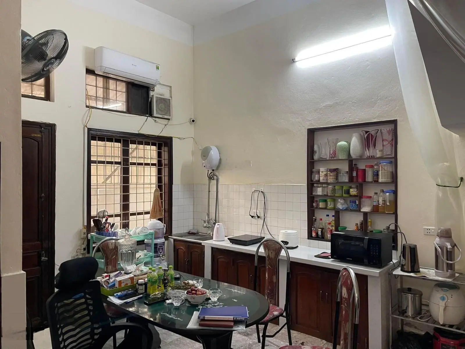 Khương Đình - Nhà 2 mặt ngõ ô tô - trong sân 3 ô tô đỗ - cách hồ Hạ Đình khoảng 50m - ở sướng
