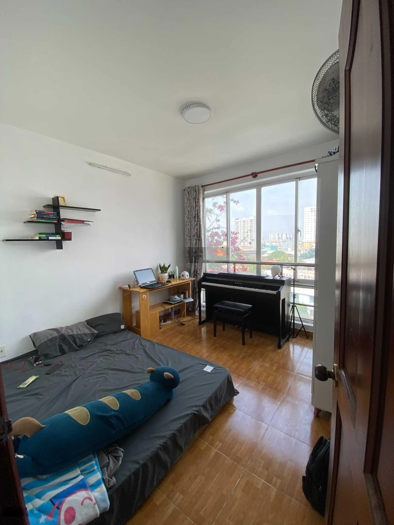 Chủ bán căn hộ Sacomreal Hòa Bình, diện tích 60m2, 2 phòng ngủ, giá 2.4 tỉ, sổ hồng lâu dài