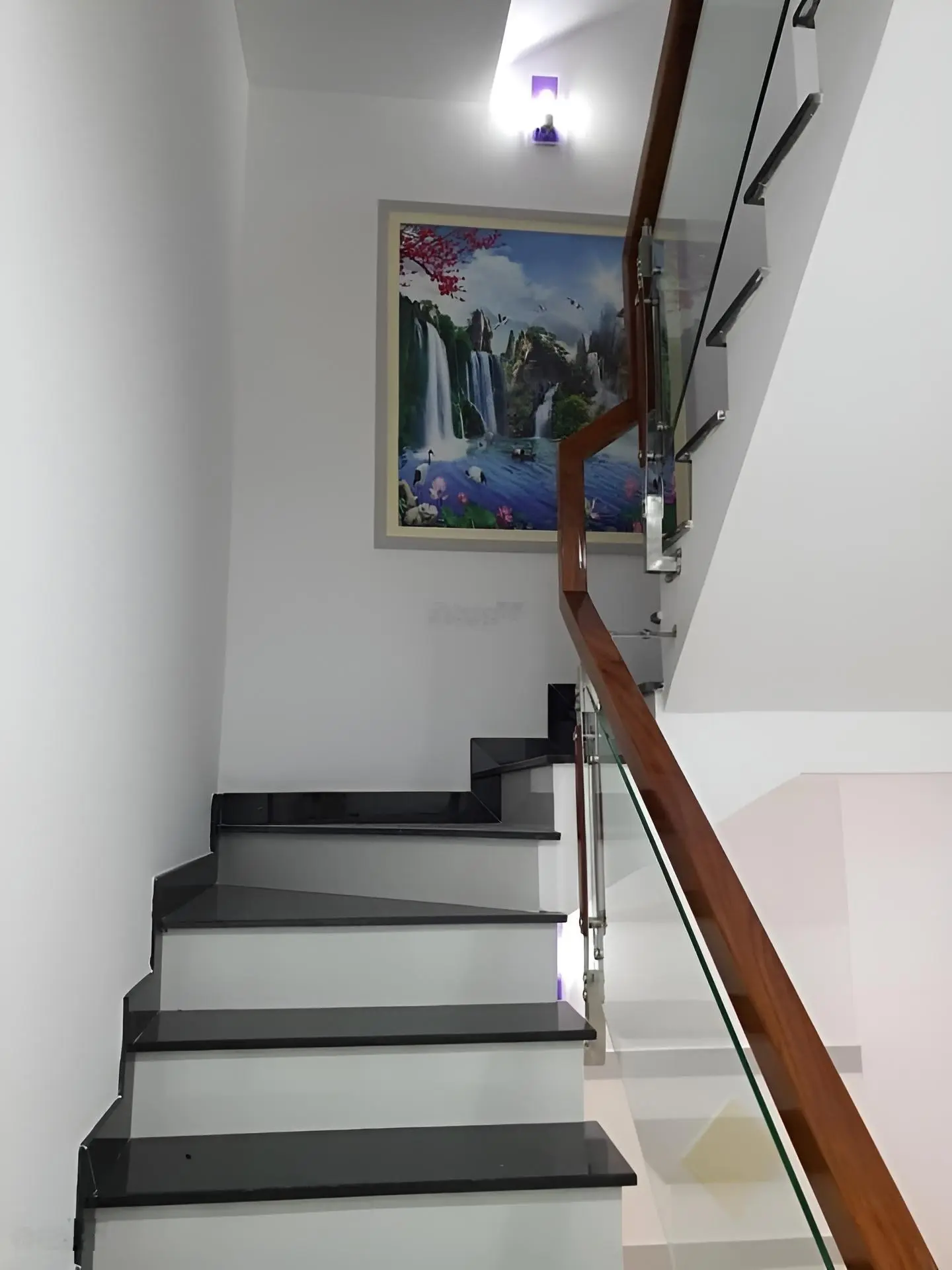 Bán nhà hẻm xe hơi nhà 3 tầng 60m2 giá 2tỷ550 triệu đường Đặng Thùy Trâm P13 Bình Thạnh. Sổ sẵn