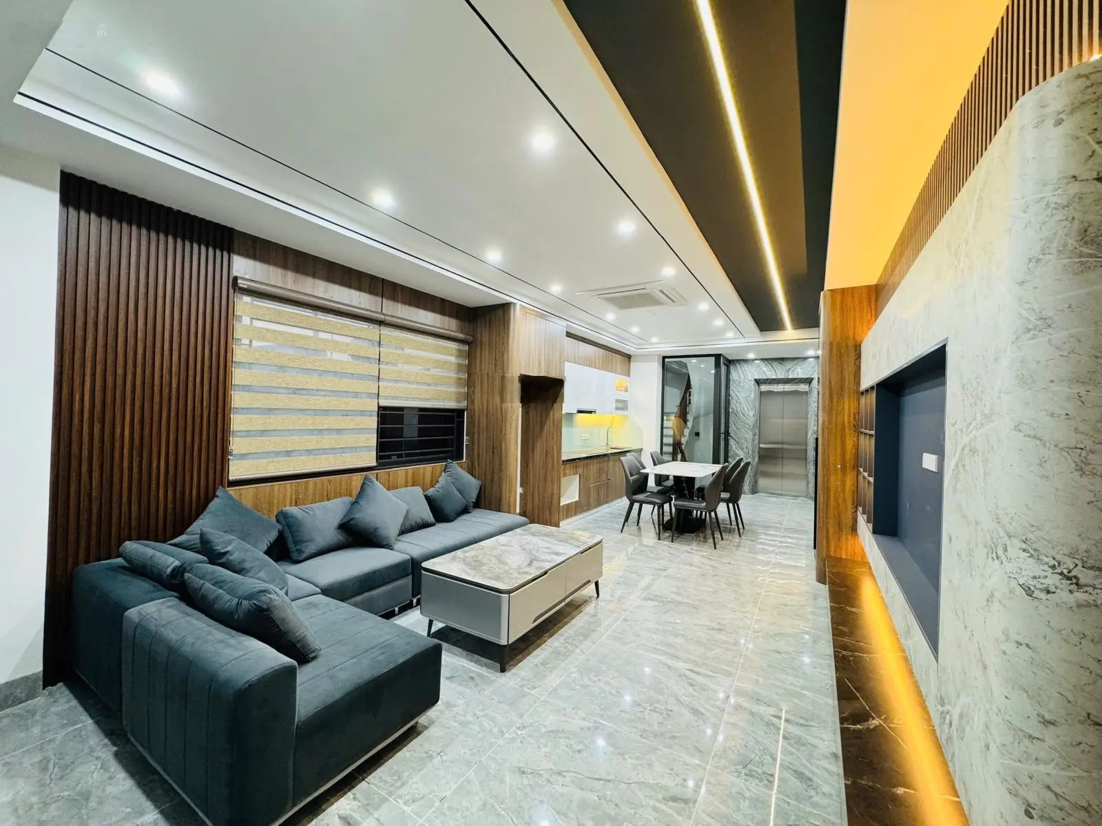 Bán nhà đẹp cầu thang máy fun nội thất ngọc thuỵ long biên hà nội 50m2