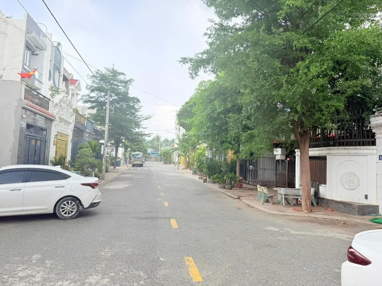 Tôi chính chủ cần bán gấp nhà 1 trệt 2 tầng lầu đường nhựa 8m tại thành phố Dĩ An