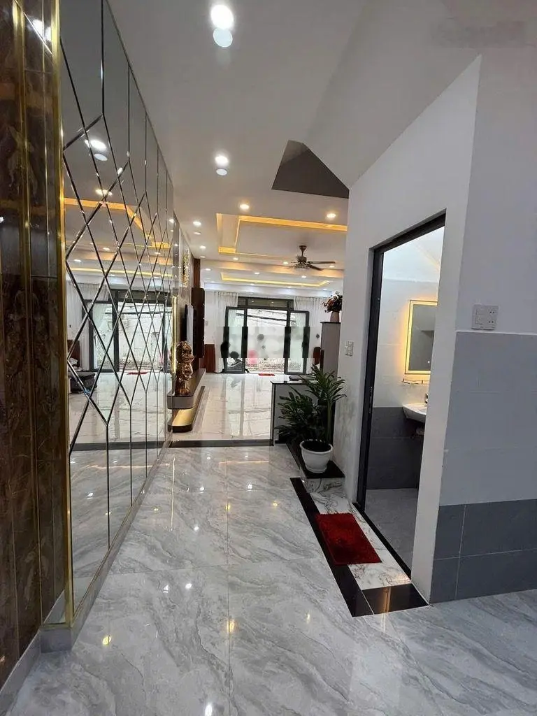 Nhà đẹp như mơ - Gần Phú Mỹ Hưng mua là ở ngay!