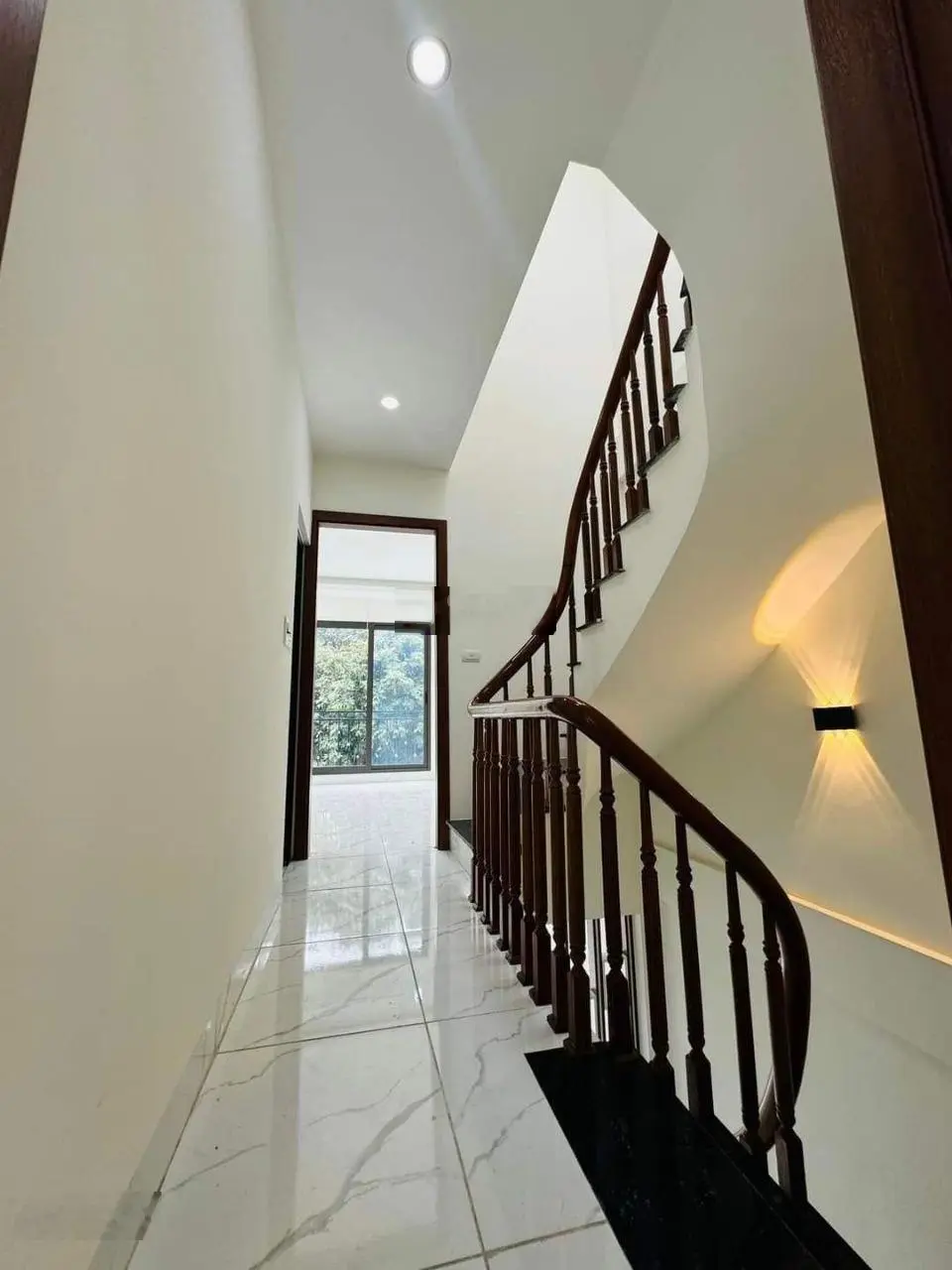 Bán căn 47m2x3T, ô tô đỗ, sân trước sau, gần chợ Đông La, 7 phút ra Penika Tố Hữu
