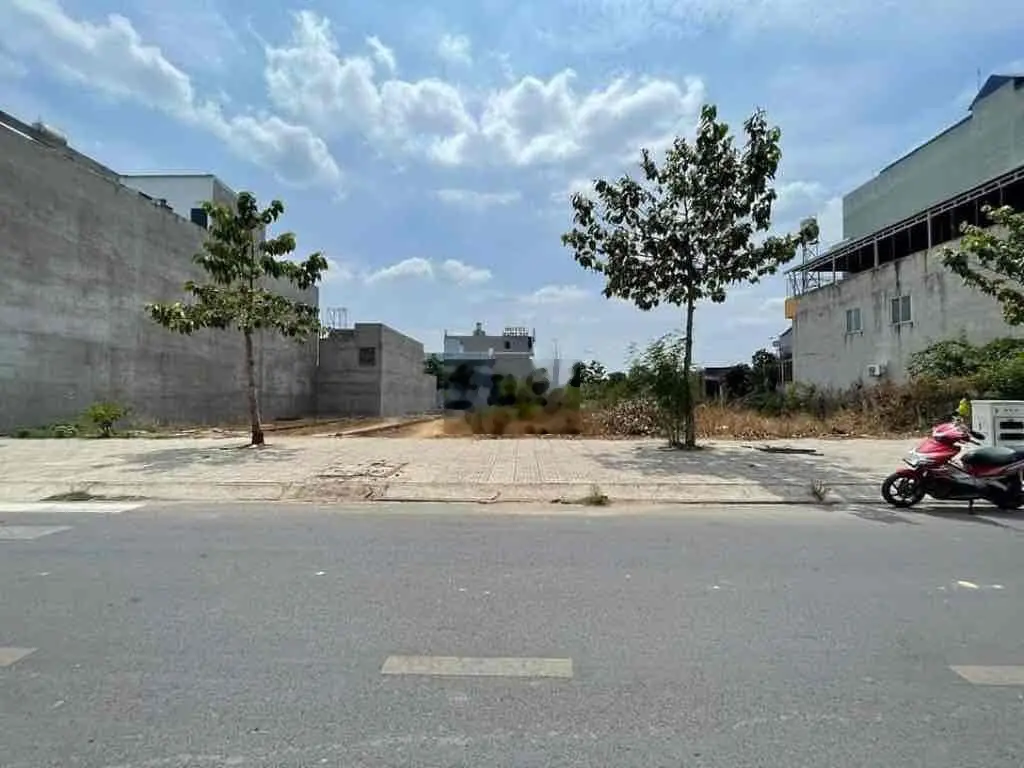 KẸT TIỀN CẦN RA NHANH LÔ MT DT769 DIỆN TÍCH 100m2 GIÁ 1tỷ7 SHR