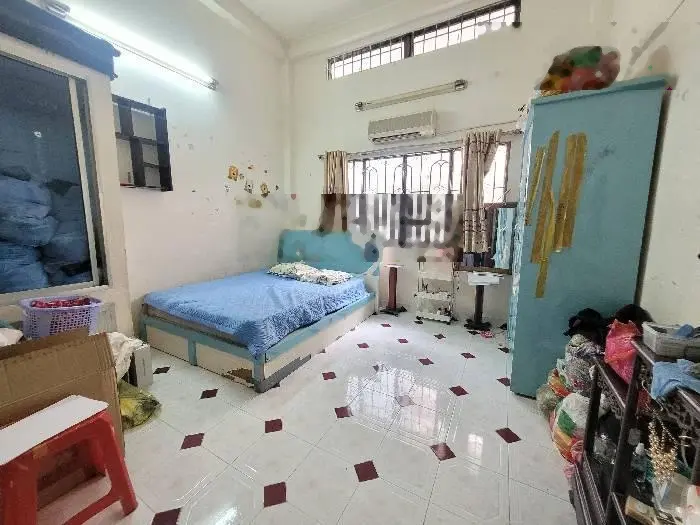 Nhà mặt tiền gần công viên khu Tên Lửa ít nhà bán