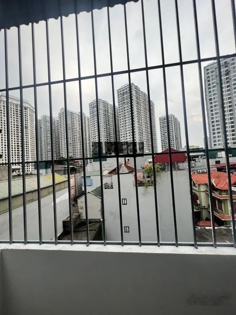 Nhà Minh Khai mới tinh, phù hợp với gia đình có ô tô đi lại, đi bộ ra bãi gửi, hơn 5 tỷ