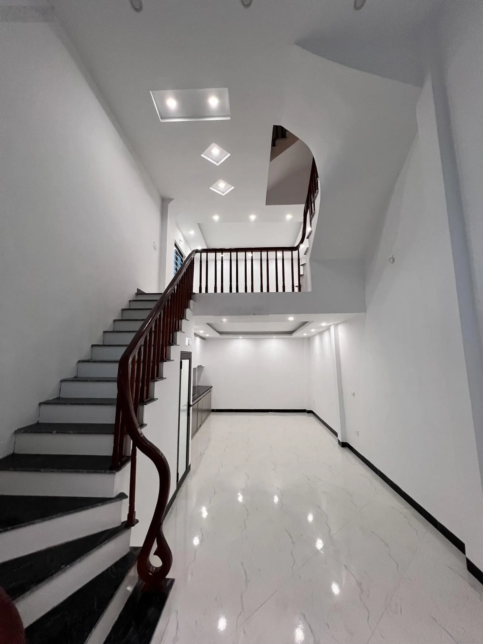 CC BÁN NHÀ MỚI ĐẸP VĨNH NINH - VĨNH QUỲNH, 48m2 4.5tầng, ô tô đỗ gần, nhỉnh 4 tỉ LH 0979228902