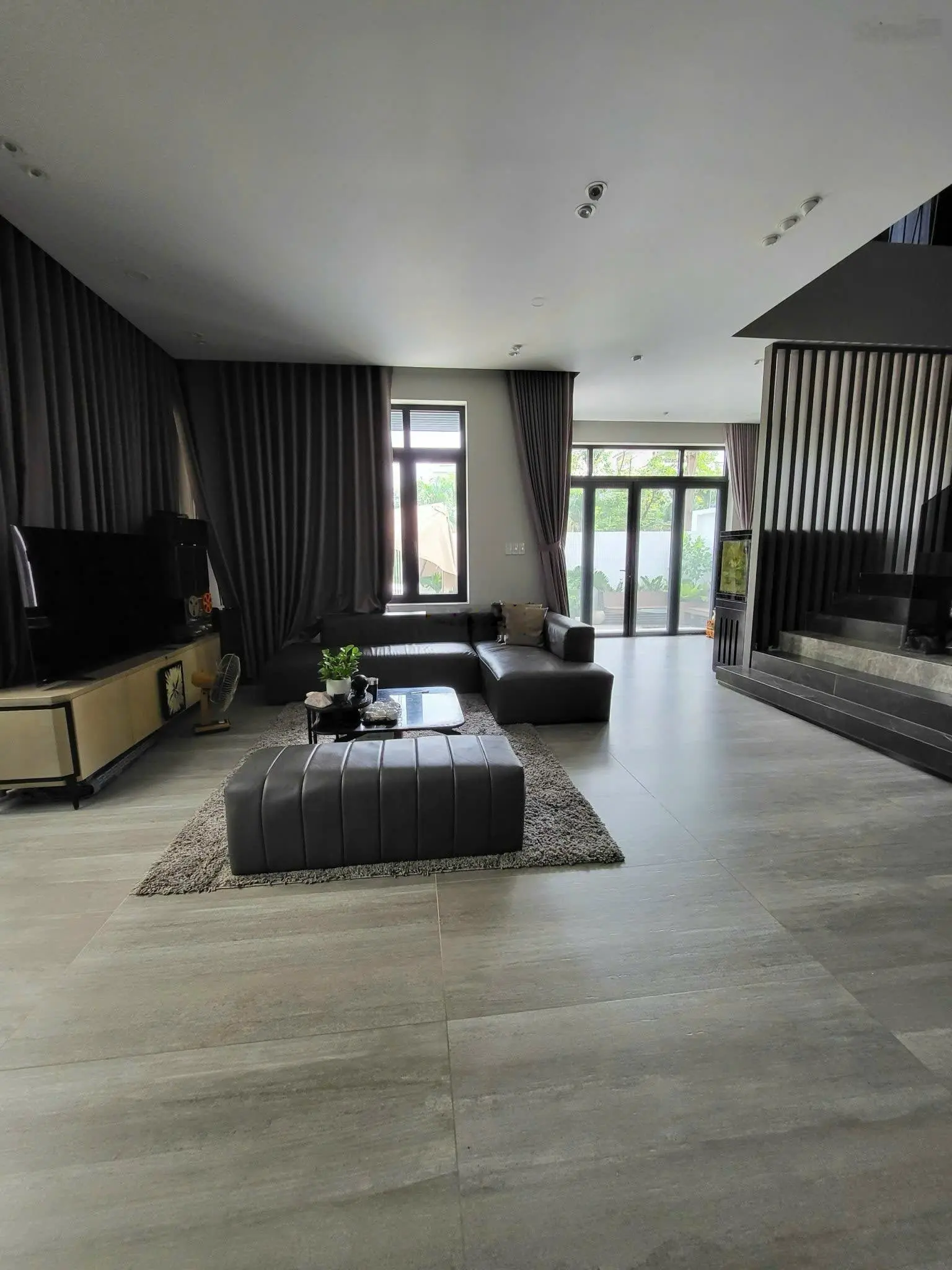 Biệt thự 5* Gia Hoà - 3 tầng thiết kế - nội thất hiện đại, ngang 12m, Đỗ Xuân Hợp - Global City 2ph