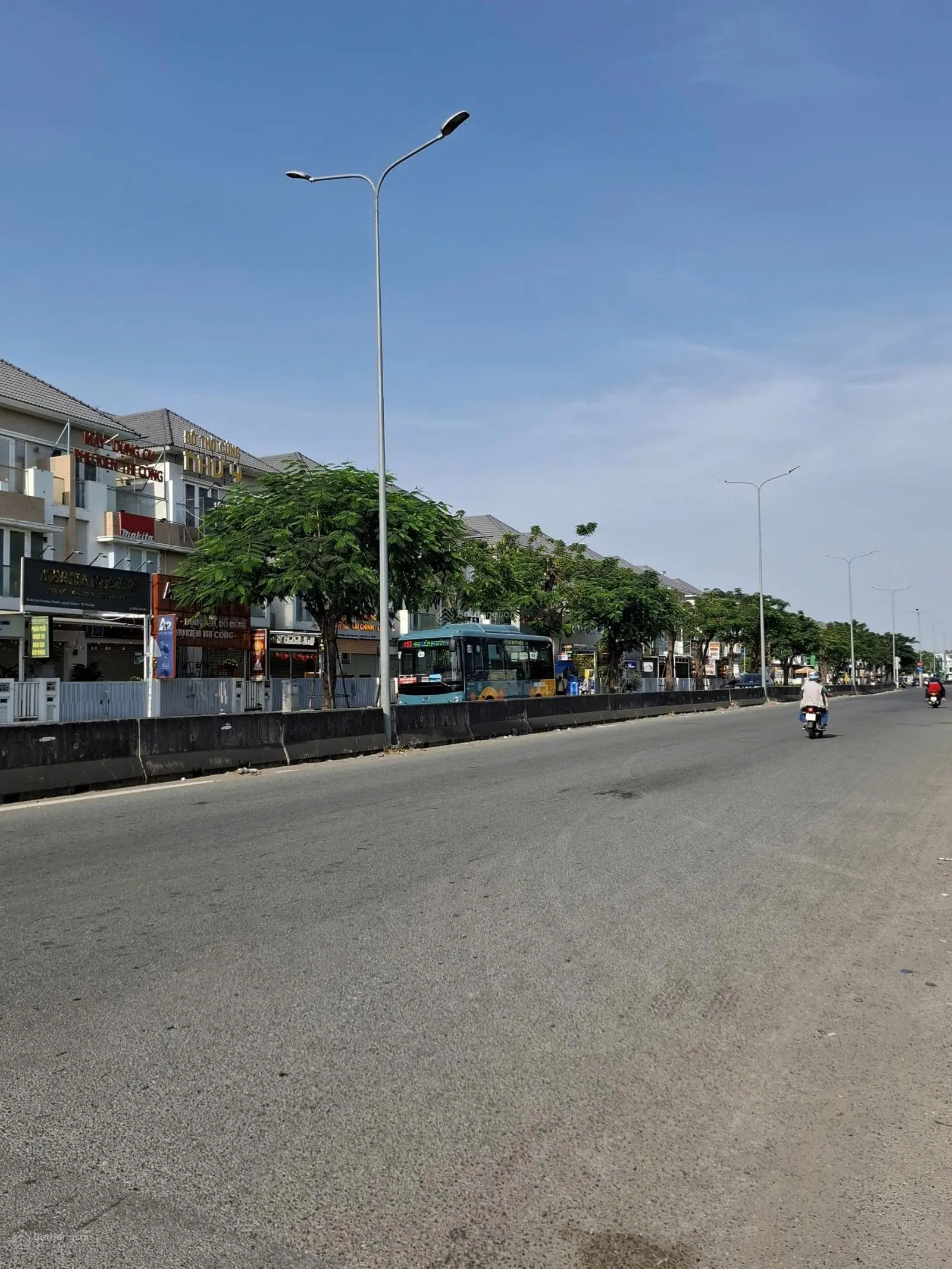 Bán nhà mặt tiền đường Liên Phường, Quận 9, giá 25 tỷ