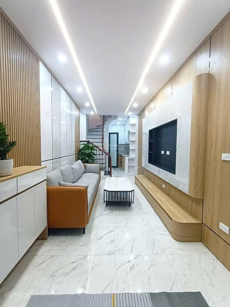 Chợ Khâm Thiên, Đống Đa. DT 28/30m2 x 4 tầng, MT 3m, giá 4,98 tỷ.