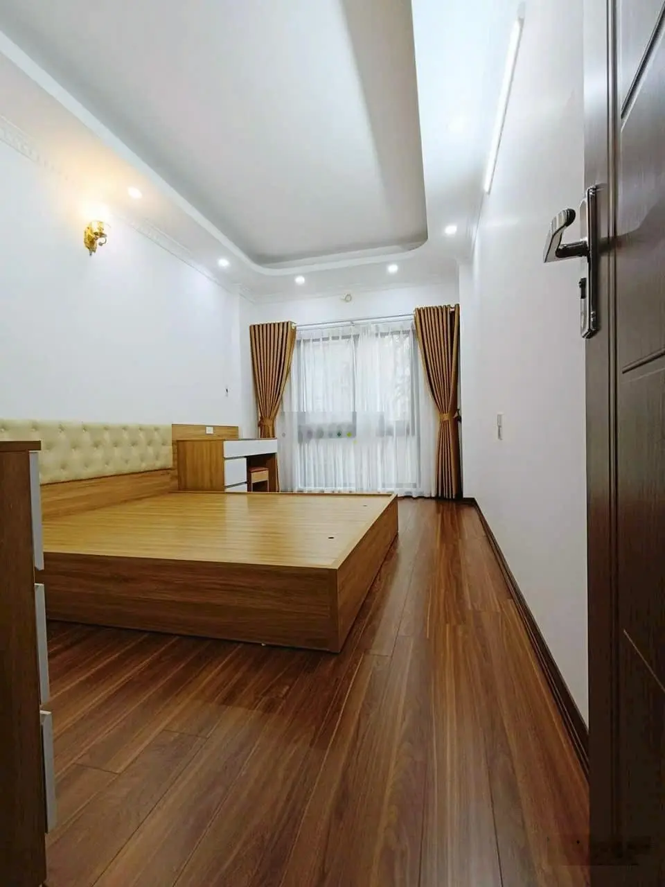 Bán nhà Phố Trạm, Long Biên full nội thất, 3 thoáng DT 44m2x5T giá 6,65tỷ