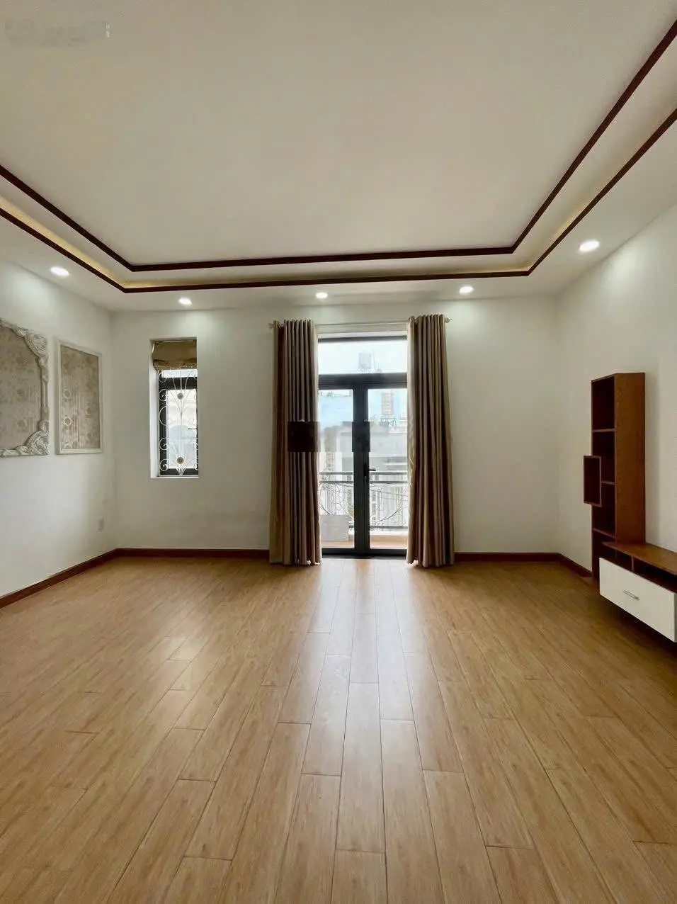 Vợ chồng tôi bán nhà Điện Biên Phủ-Q10, gần Vincom 3tháng2. Giá 3tỷ970/86,6m2 đang cho thuê 28triệu