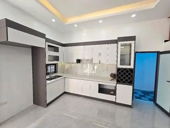 Ngõ thẳng cách 20m ra ô tô tránh bán nhà phố Trạm sát Aoen 40m2 x 5 tầng giá hơn 6,7 tỷ có TL