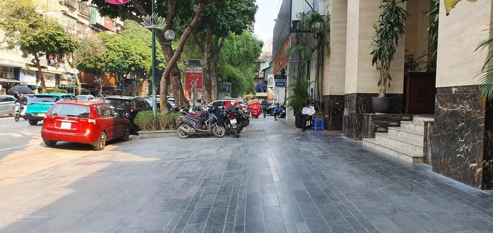 Bán gấp tòa nhà mặt phố Hai Bà Trưng, DT 245 m2 x MT 12 m