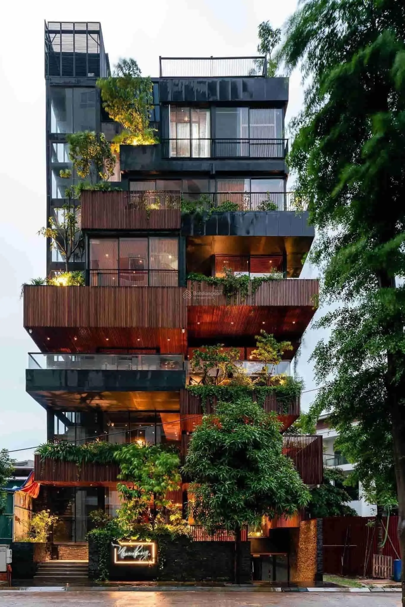 Siêu phẩm Building 7 tầng khu đấu giá Tứ Hiệp 229m2, mặt tiền 12,8m, giá thương lượng