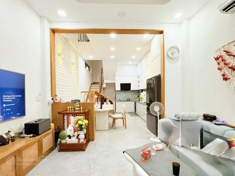 Nhà mặt tiền - Thủ Đức - 2 Tầng - 2PN - kinh doanh đa ngành nghề - ngay Đại Học Ngân Hàng