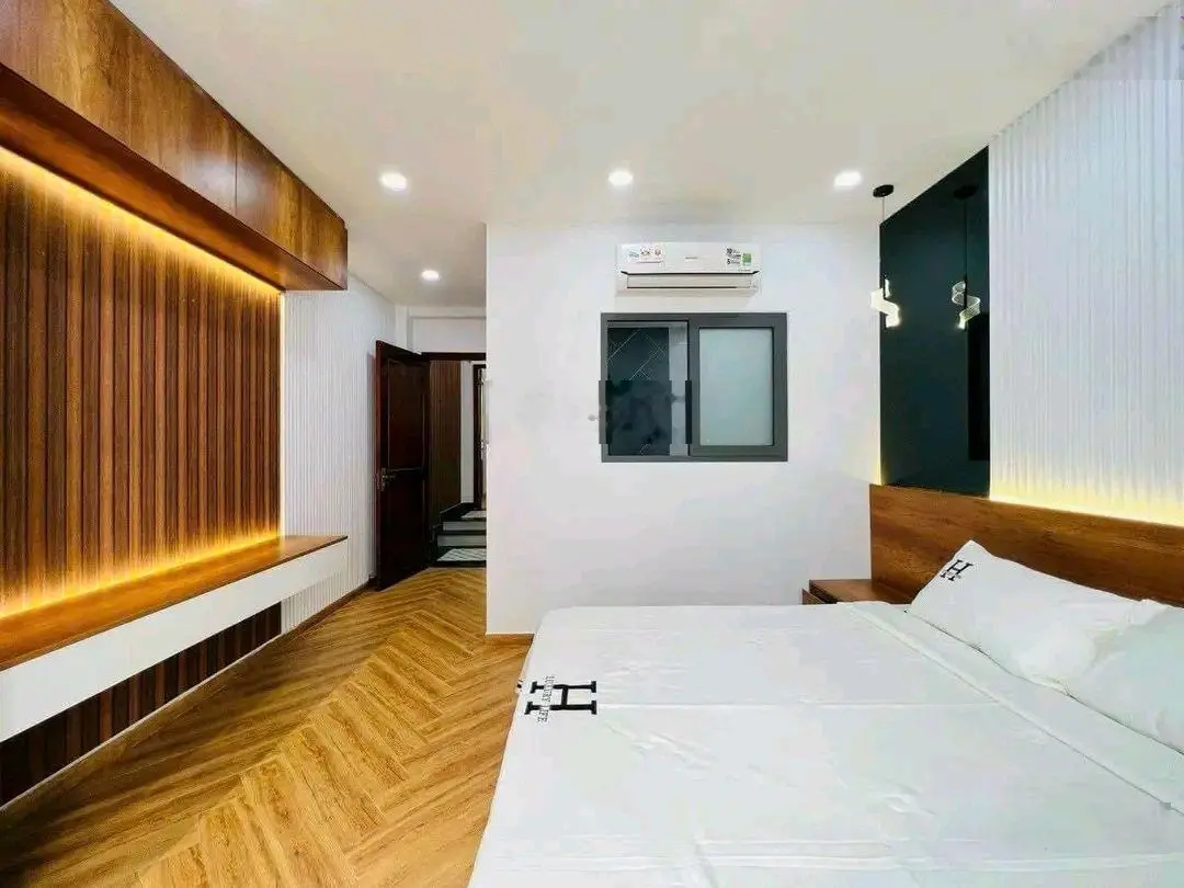 Bán nhà ngay MTĐ nhà đường Đào Tấn P5 Quận 5 60m2 (5x12m) nhà 3 lầu, có sổ hồng, pháp lý chuẩn