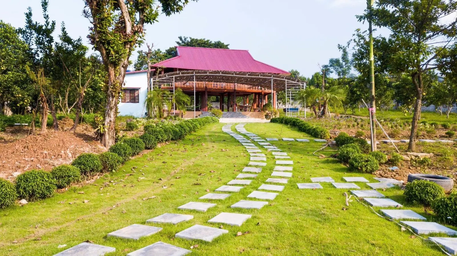 Chuyển nhượng khuôn viên nhà vườn 6000m2 có 450m2 thổ cư view cánh đồng tại thành phố Hoà Bình