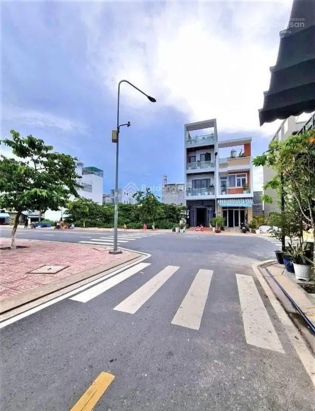Gia đình có việc gấp cần bán nhanh lô đất trung tâm TT Lai Uyên sổ hồng riêng, full thổ cư