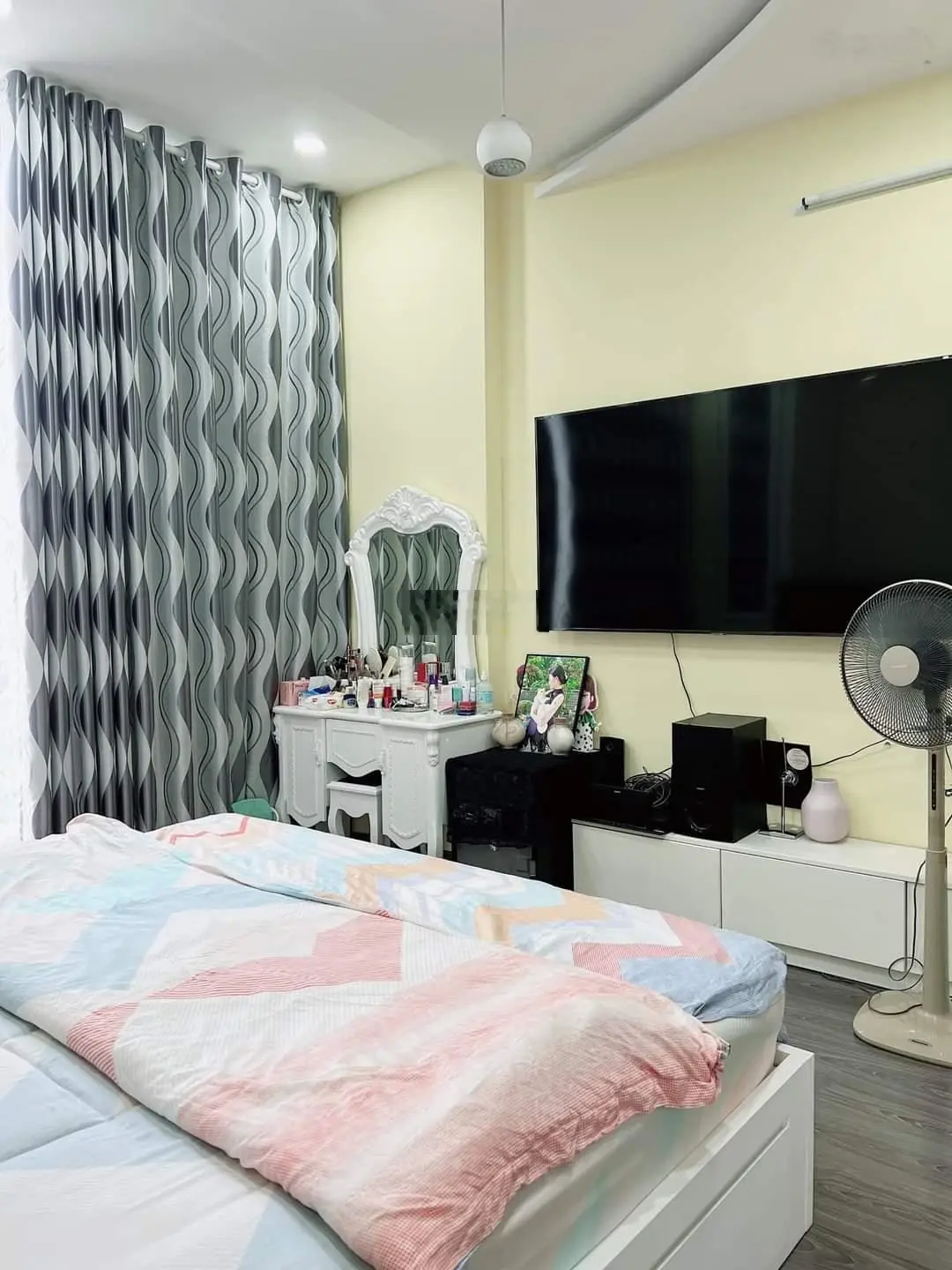 Bán nhà 4 tầng. lê quốc hưng .nguyễn trường tộ. quận 4. dt 84m2 - 4m x 21m. nhỉnh 18 tỷ. hxh vip