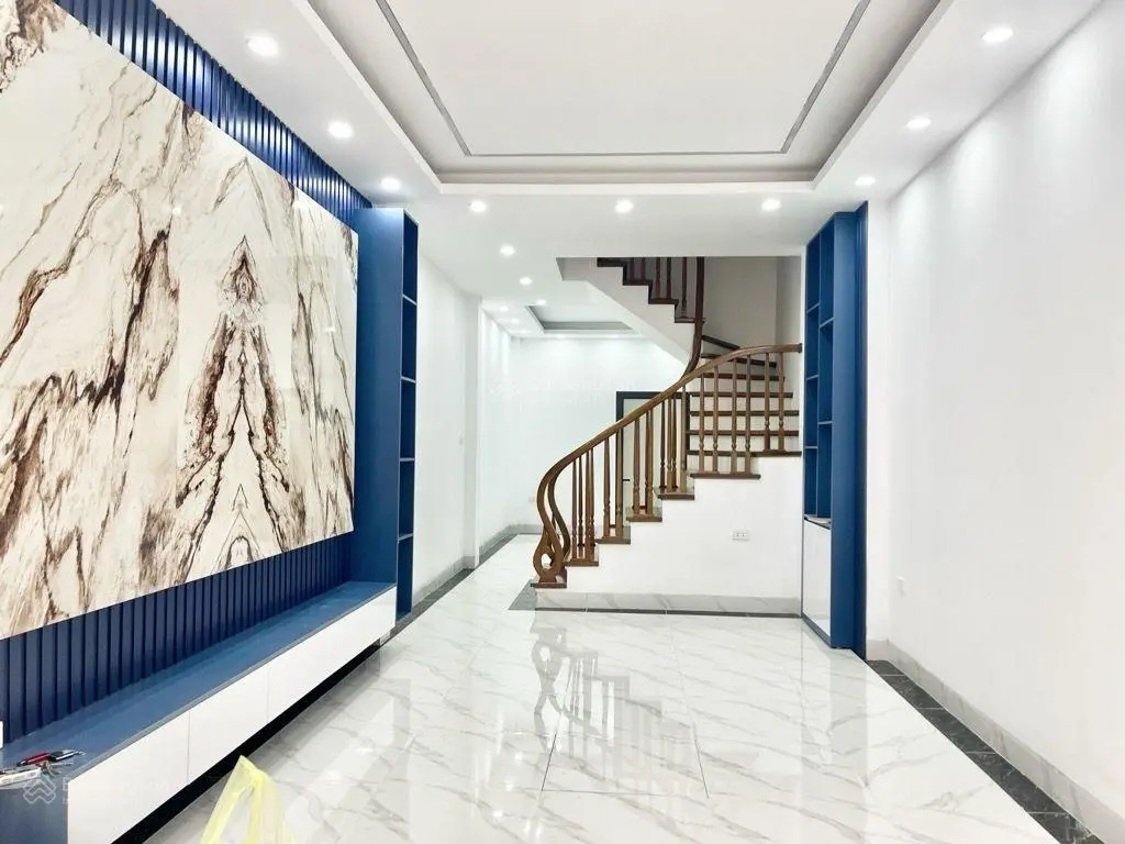 Nhà mới kinhkoong đón tết phố hoa lư 42m, 5 tầng, giá 8,15 tỷ, ngõ to, gần phố, thoáng trước sau.
