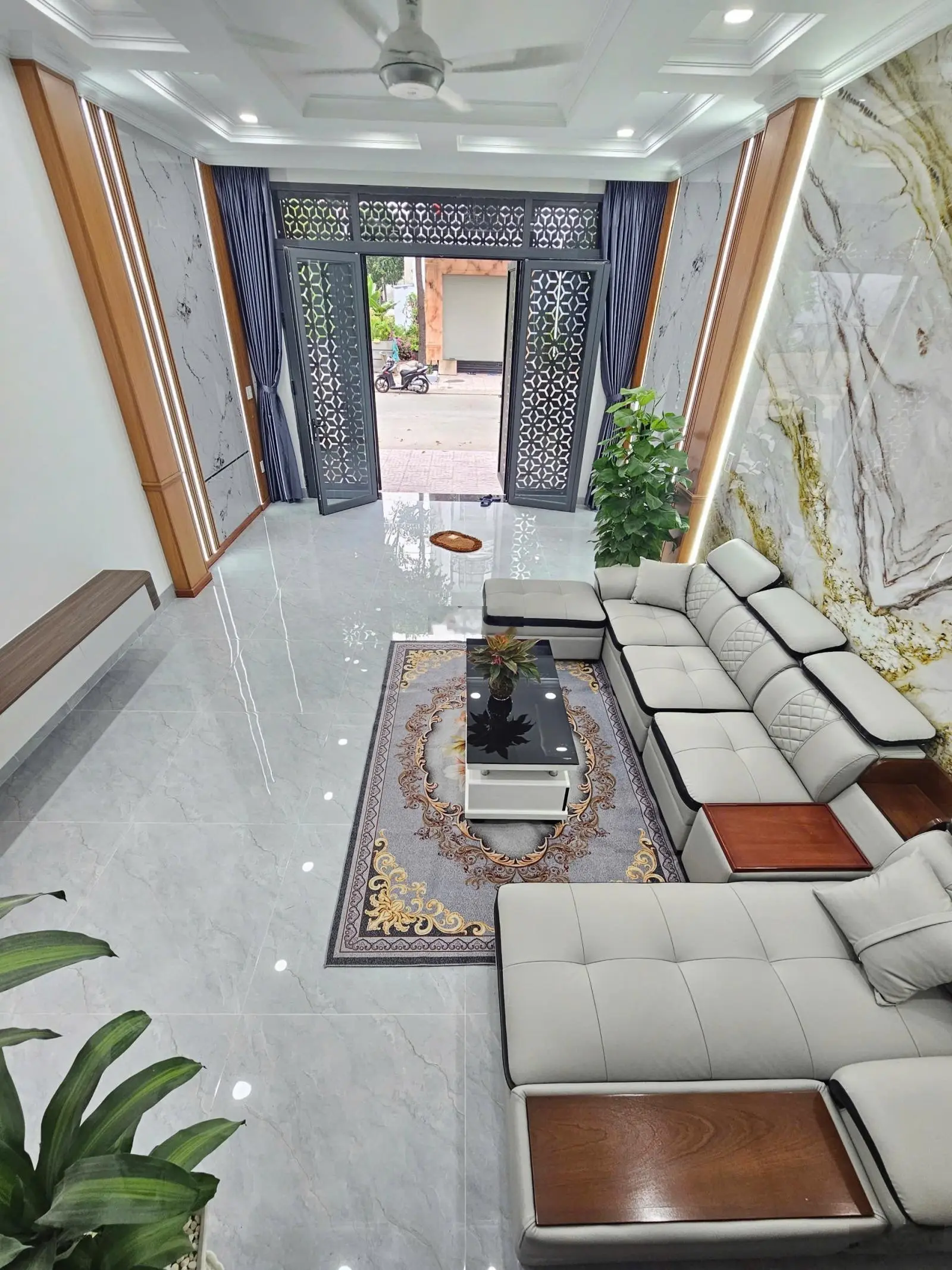 Nhà gần Sài Gòn: 4tỷ800 - 72m2 nhà 1 trệt 2 lầu hoàn công KDC đẹp cạnh KCN Vsip 1 TP. Thuận An