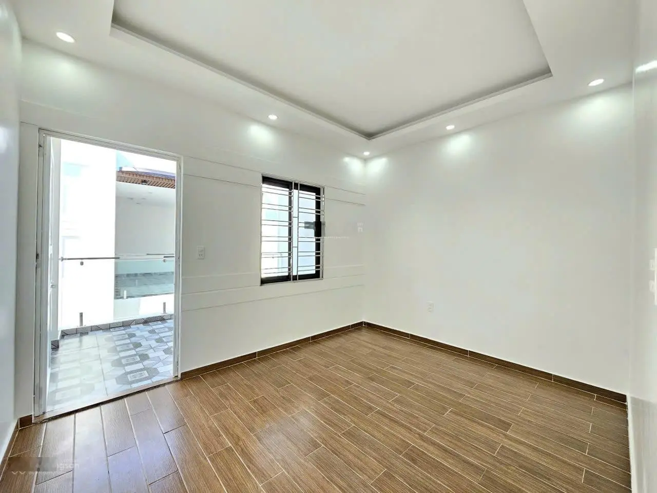 Bán nhà 4 tầng ngõ to có gara ô tô cạnh nhà cực đẹp đường Thiên Lôi, gần Aeon Mall, giá hợp lý