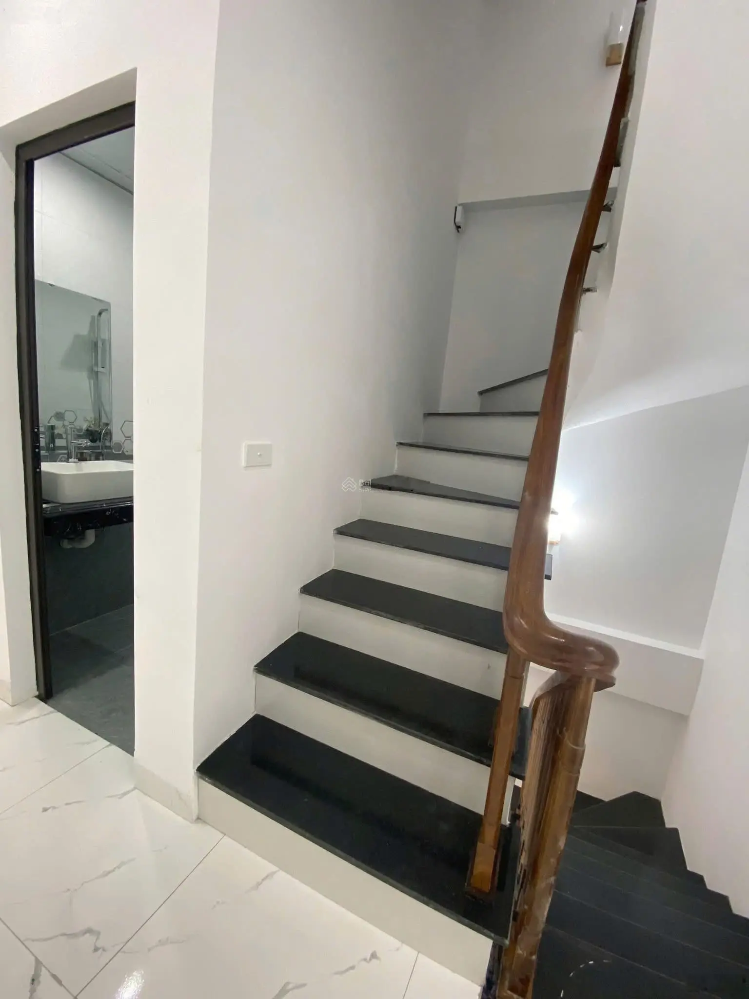 Nhà Mới Đón Tết Chỉ với 3,2 tỷ sở Hữu nhà sổ đỏ 4 Tầng 45m2 tại Vân Côn, 100m ra Đl Thăng Long