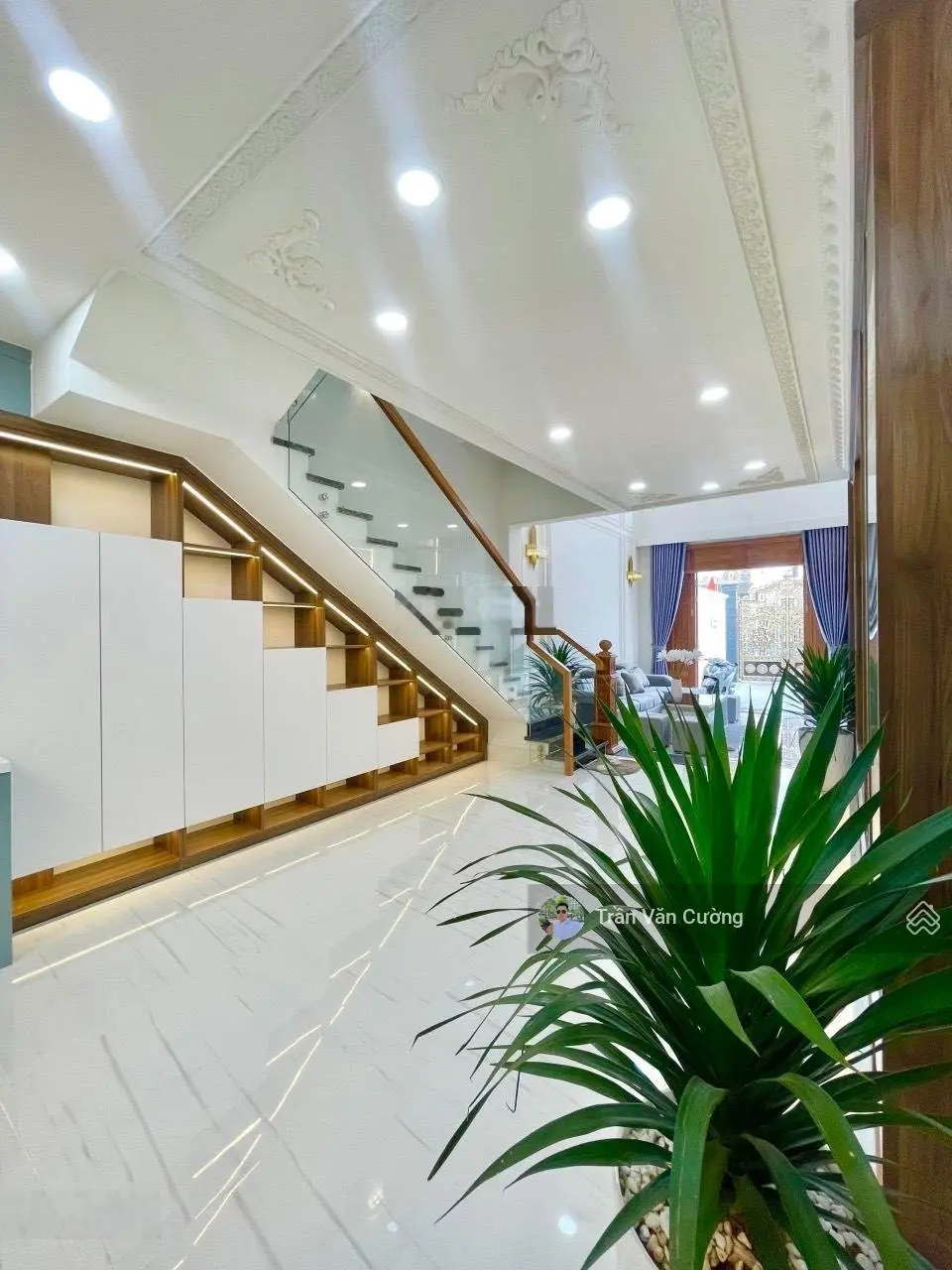 Nhà siêu đẹp ở ngay 4,5 tầng, sân trước rộng rãi, tặng full nội thất, Thủ Đức, nhỉnh 10 tỷ