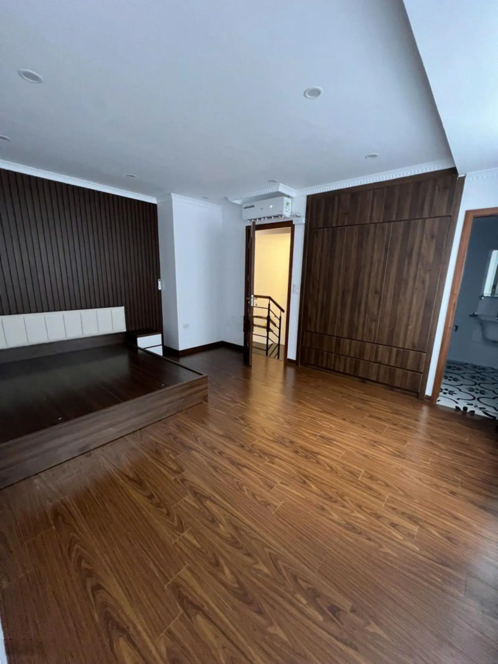 BÁN NHÀ ĐẸP PHỐ DÃ TƯỢNG, DIỆN TÍCH RỘNG, MẶT TIỀN THOÁNG, DT:45MX4TẦNG,GIÁ:10,5TỶ.