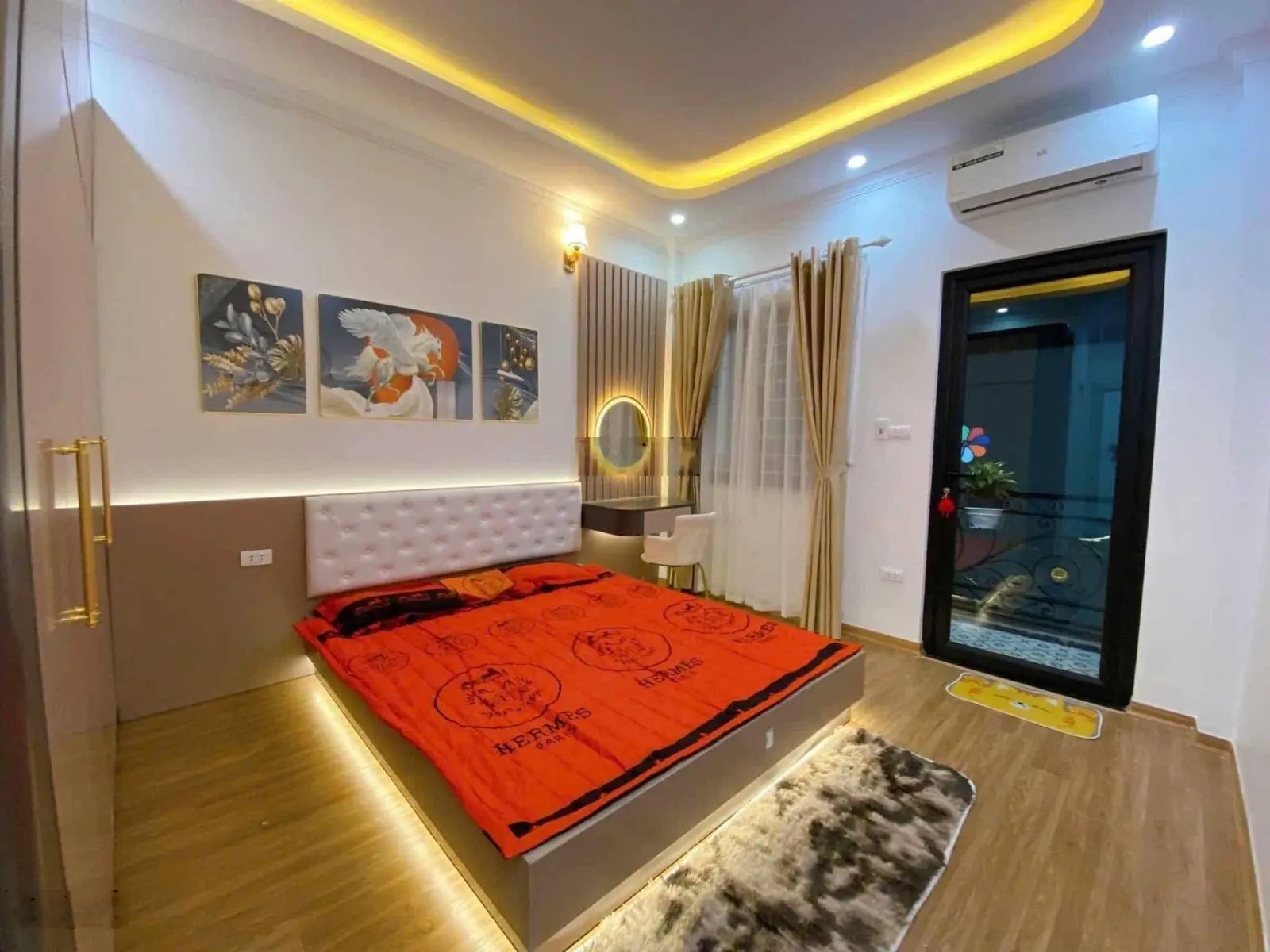 Hiếm ngõ thẳng tắp xe ba gác bán nhà Bát Khối, Long Biên 43m2 x 5 tầng nhà mới xách vali về ở luôn