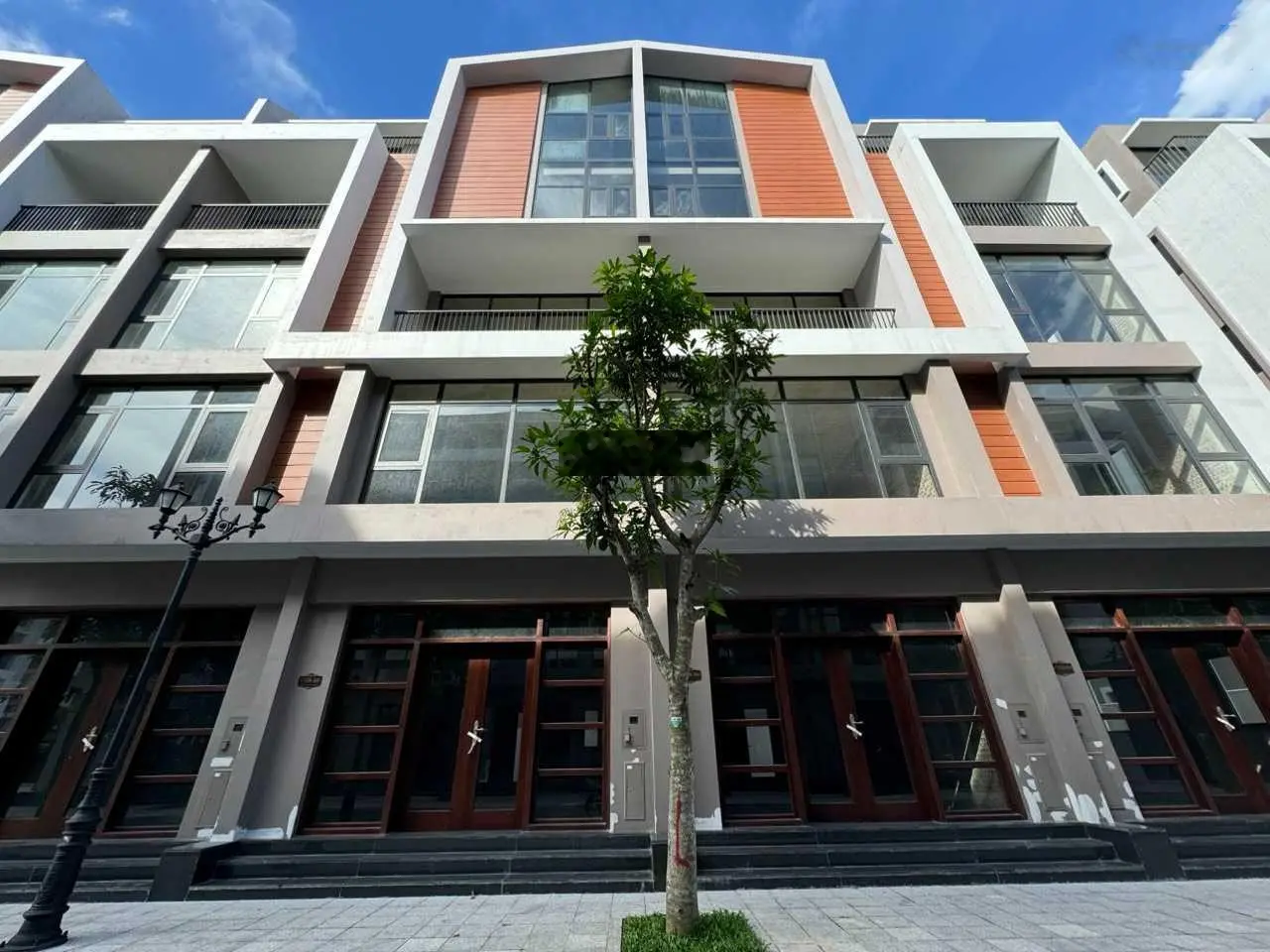 Hàng VIP! Mặt tiền rộng 4.5m LK Vịnh Thiên Đường cạnh vịnh biển 4 mùa chỉ 8.02tỷ. 0903 270 ***Zalo)